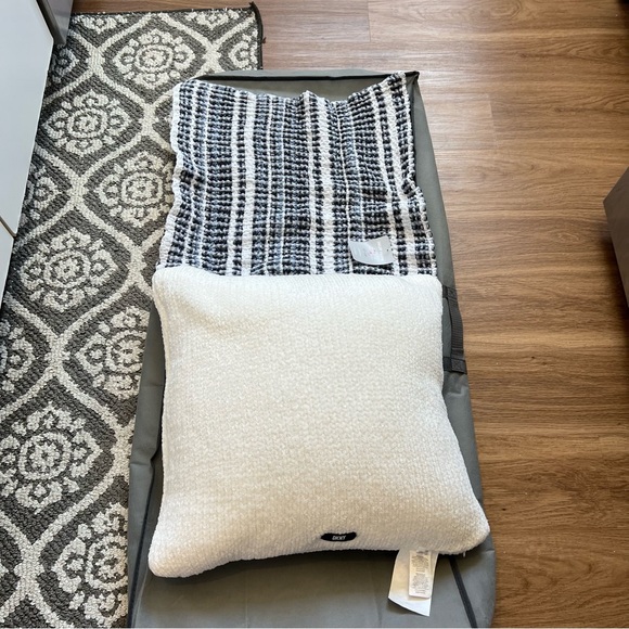 Pair 20x20 white and navy NWT pillows, DKNY and innup home - Picture 2 of 12